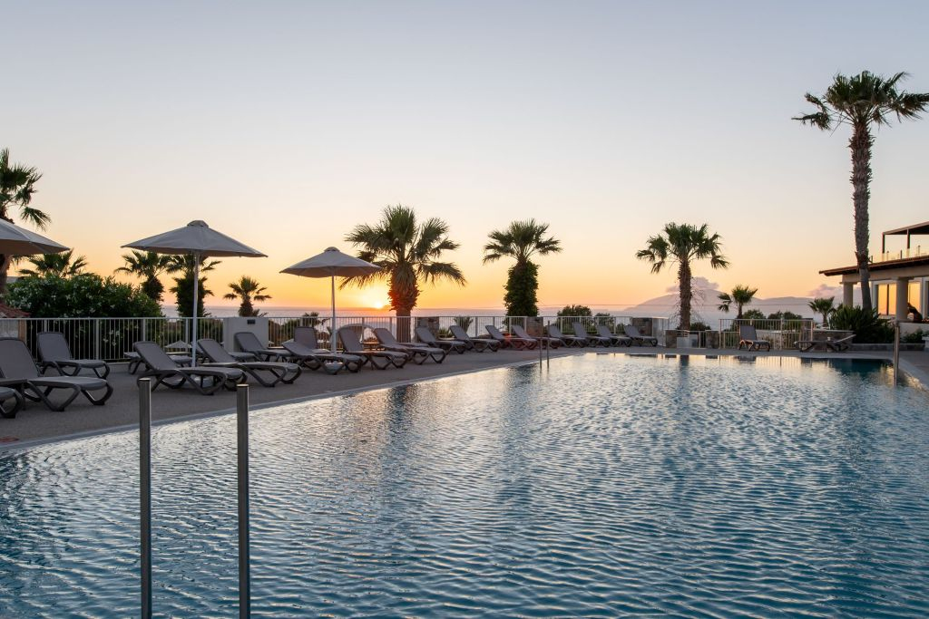 Pools & Beach